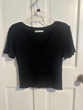 Abercrombie & Fitch Black V-Neck Smocked Hem Crop Top size small